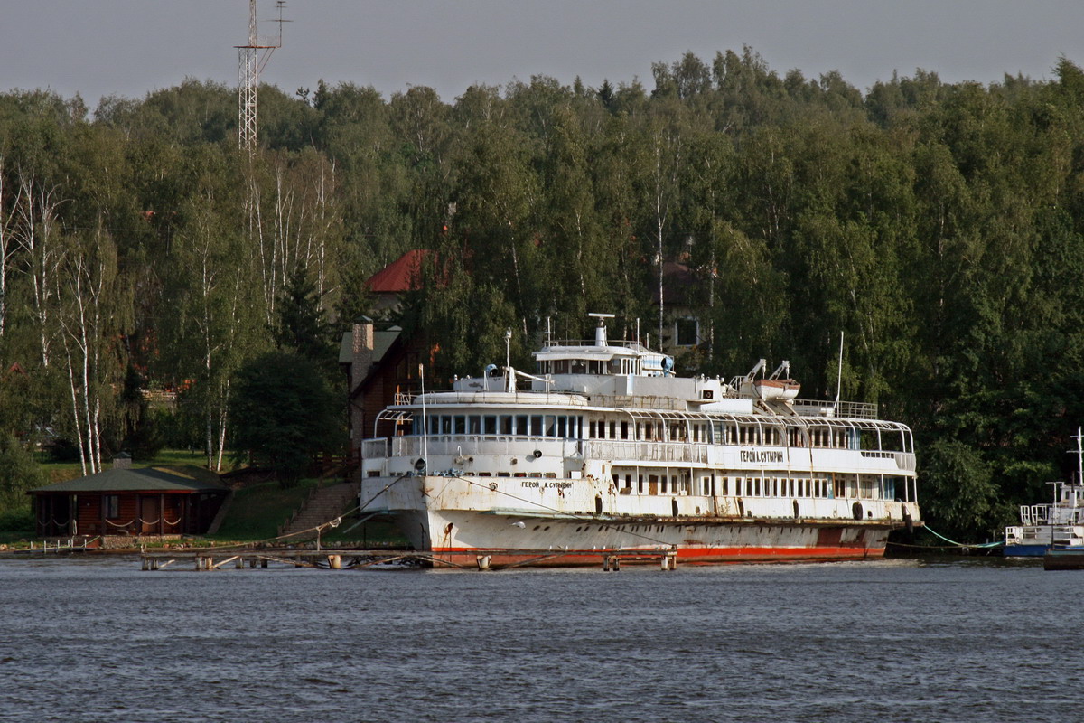 Герой А. Сутырин