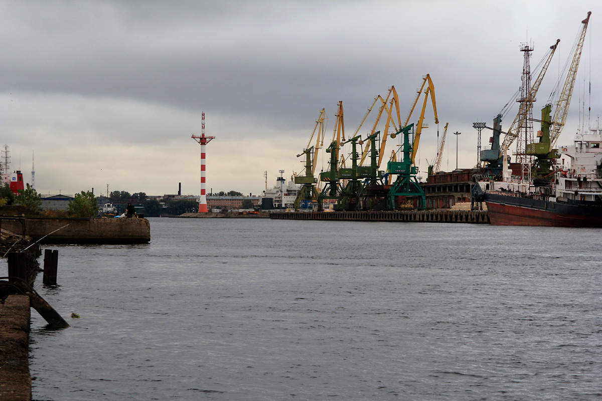 Морской канал, Lighthouses