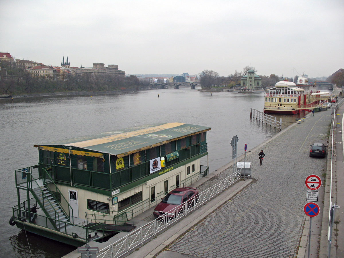 Bar u bukanỳra, Albatros. Прага