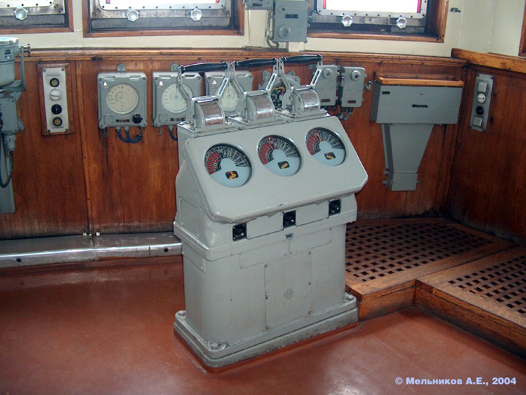 Красин. Wheelhouses, Control panels