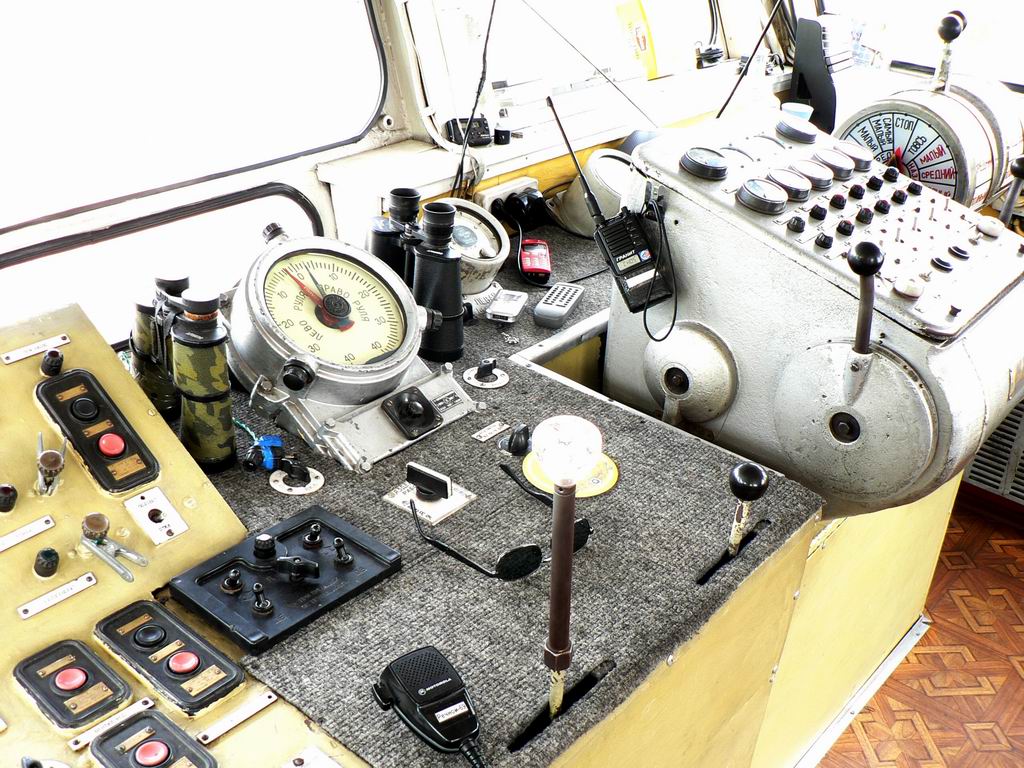 Речной-69. Wheelhouses, Control panels