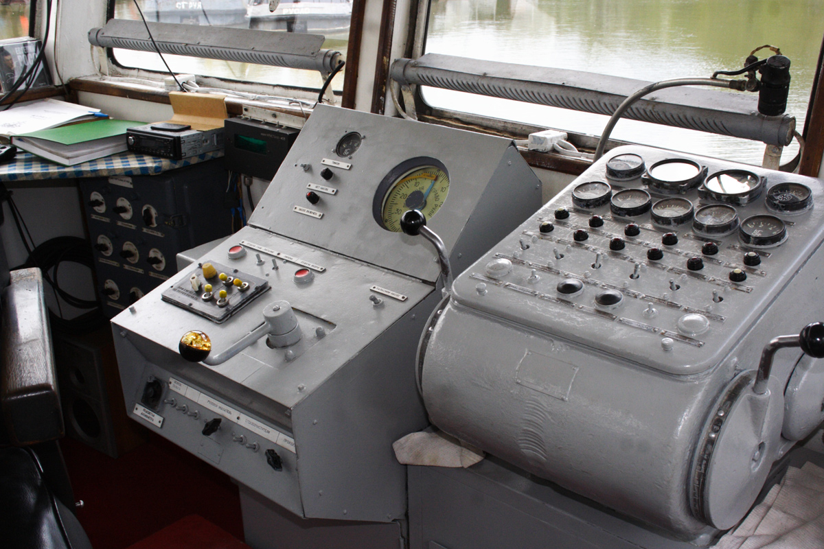 Прибой. Wheelhouses, Control panels