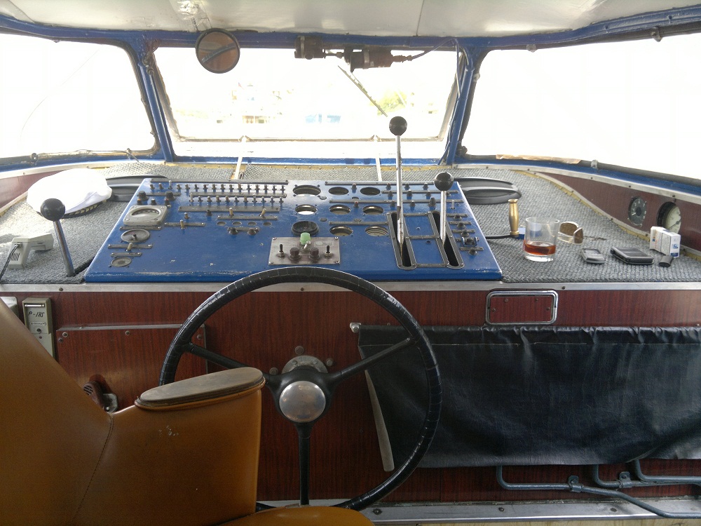 Ракета-185. Wheelhouses, Control panels