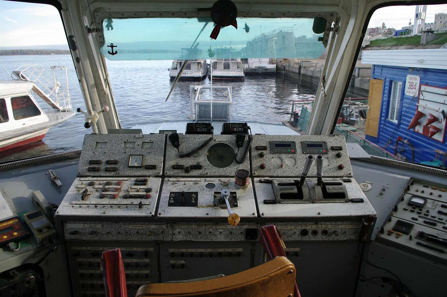 Москва-95. Wheelhouses, Control panels