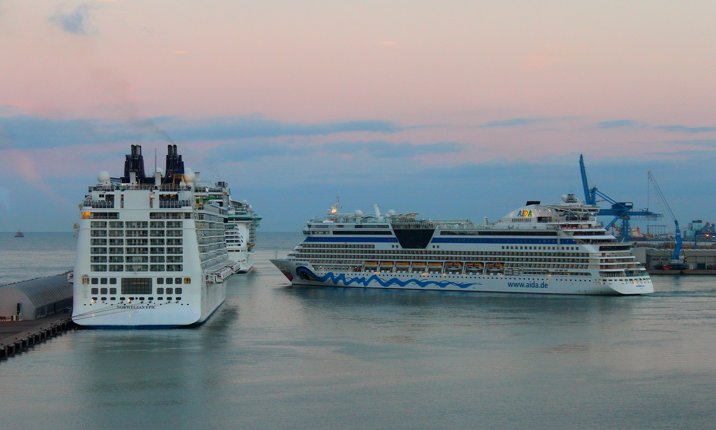 Norwegian Epic, AIDAbella