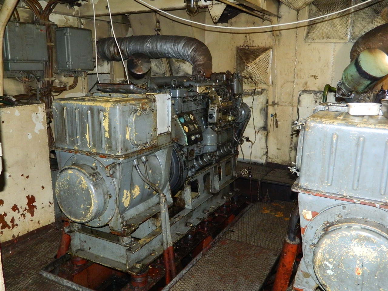 Ока-10. Engine Rooms