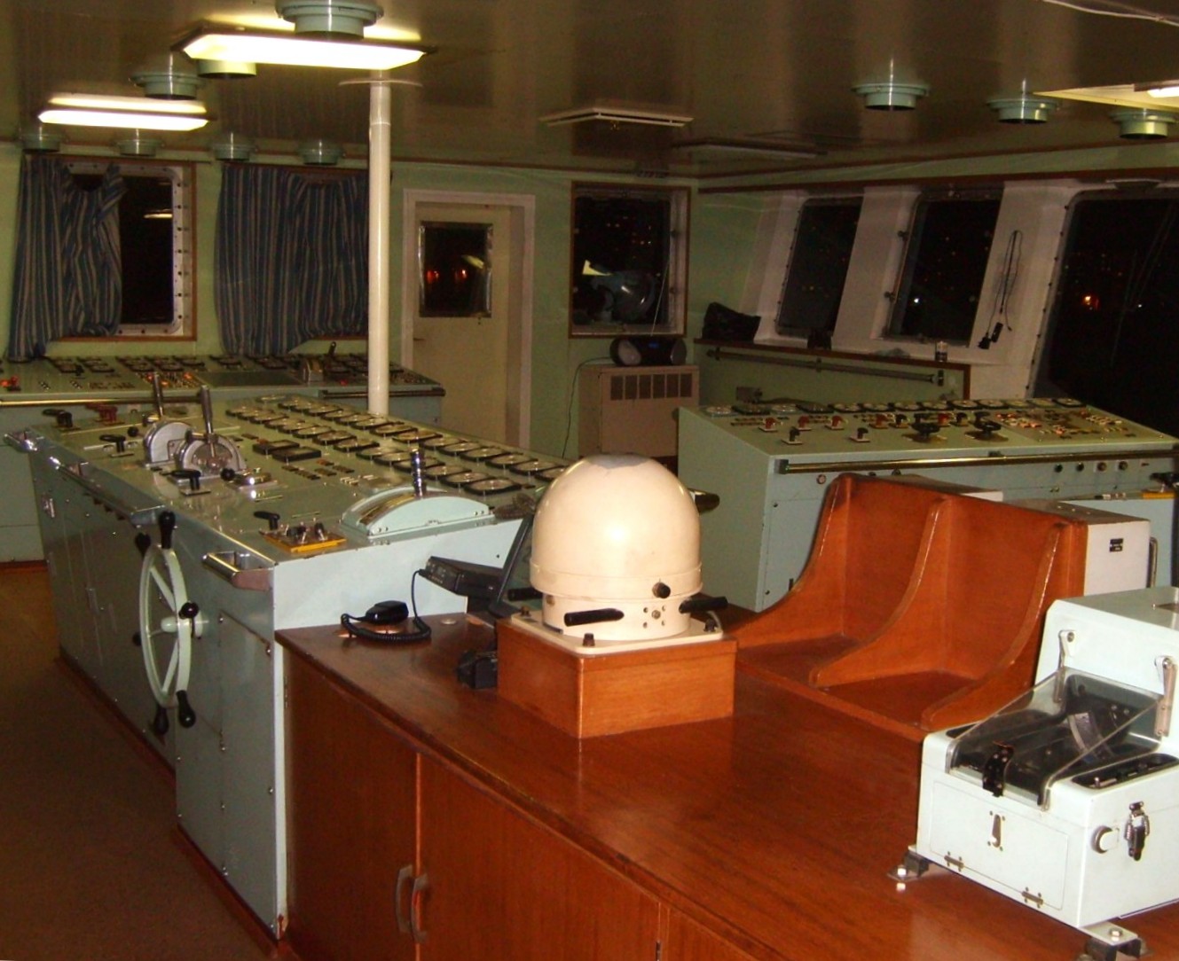 Амур. Wheelhouses, Control panels