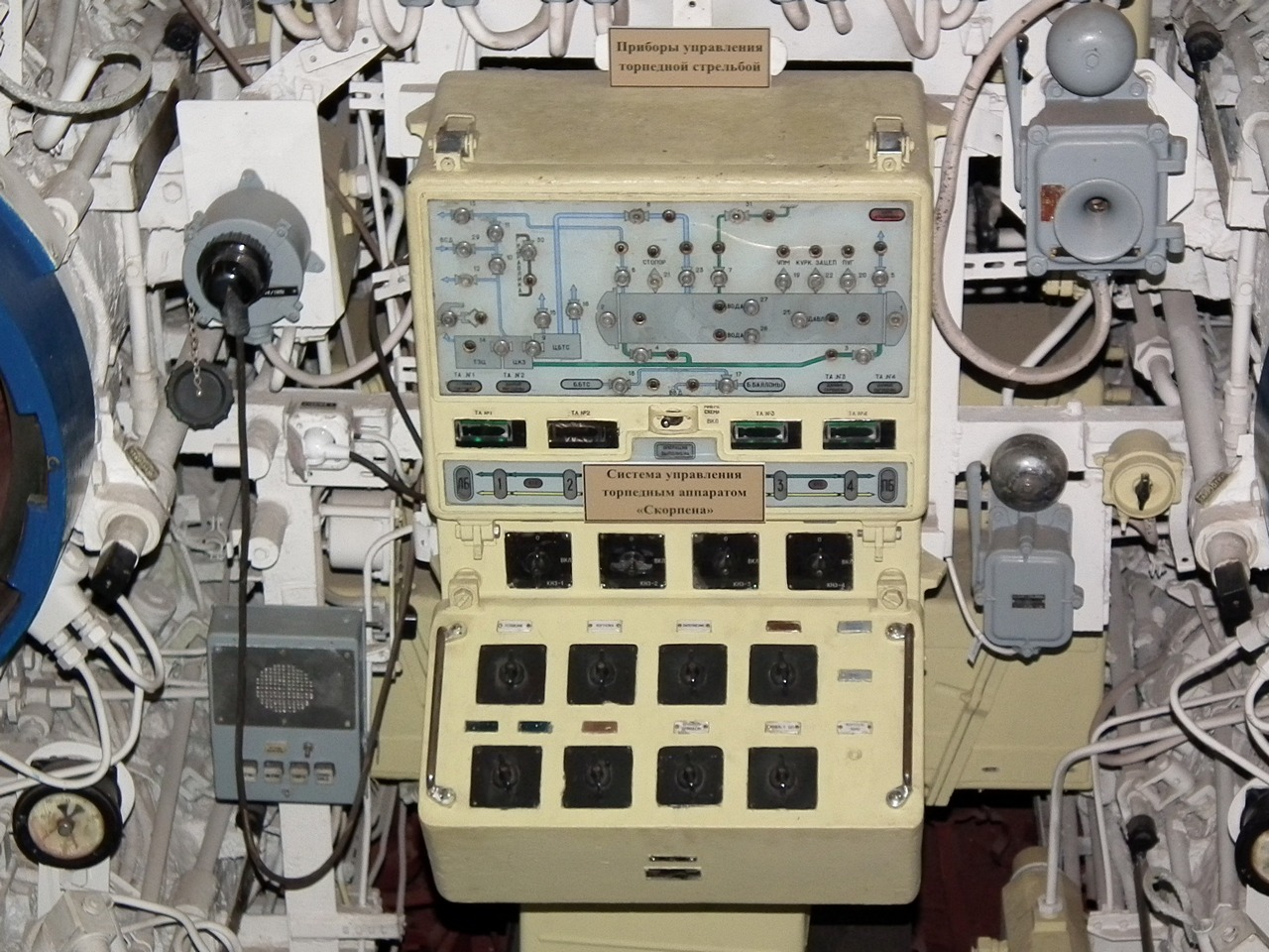 Б-396. Internal compartments