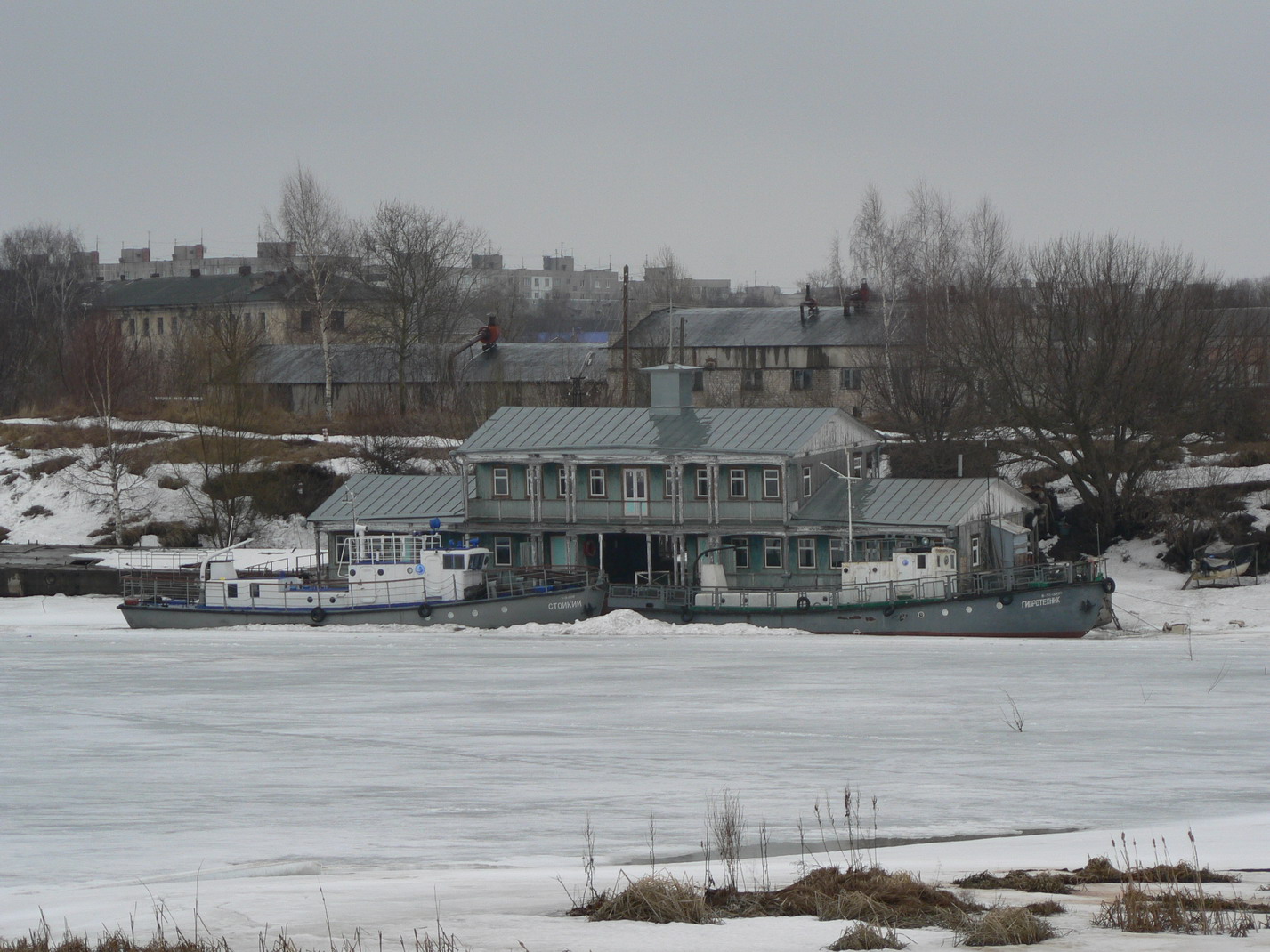 Стойкий, Дебаркадер №151, Гидротехник