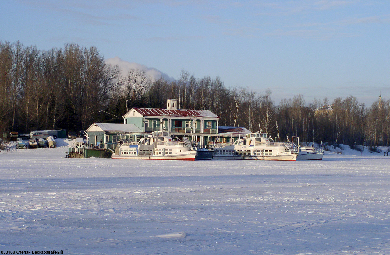 ПТ-64, Дебаркадер-827, М-220