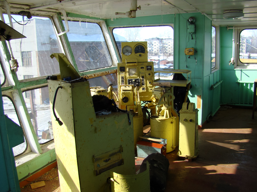 Портовый-6. Wheelhouses, Control panels