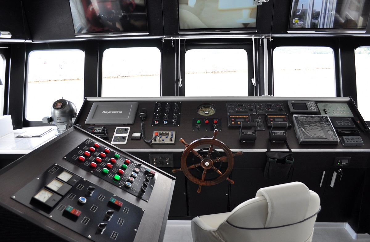 Гарибальди. Wheelhouses, Control panels