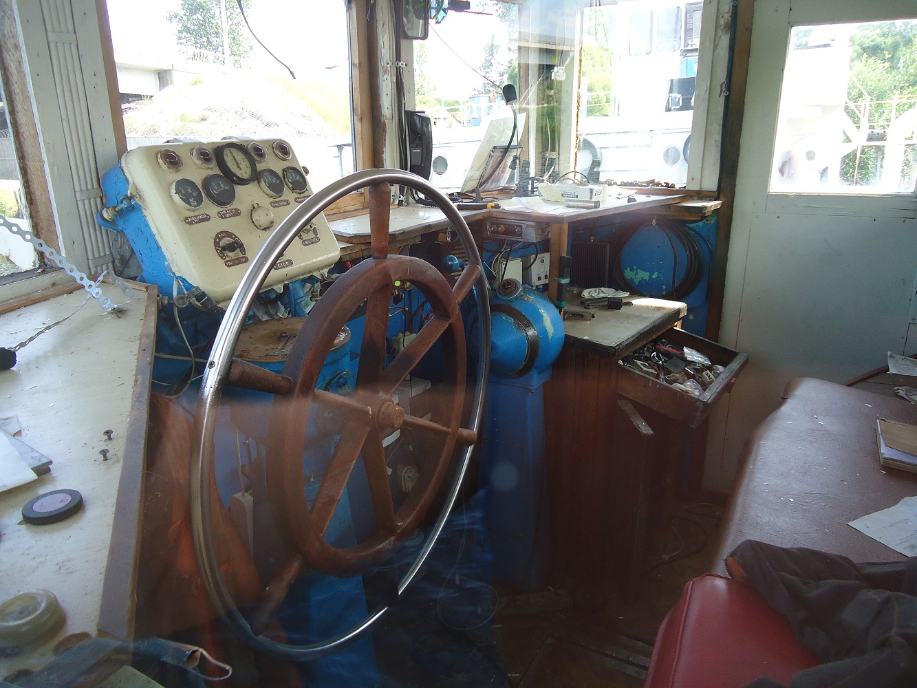 БК-57. Wheelhouses, Control panels