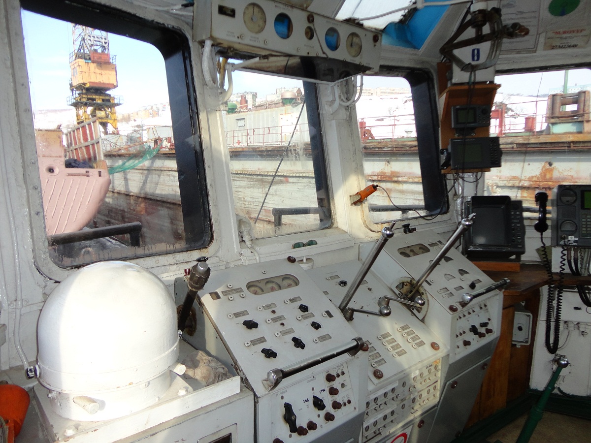 Суровый. Wheelhouses, Control panels