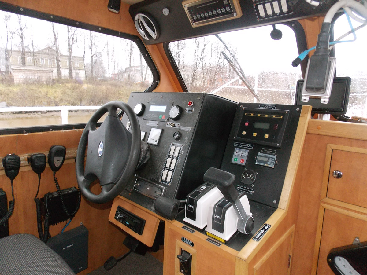 КС-171. Wheelhouses, Control panels