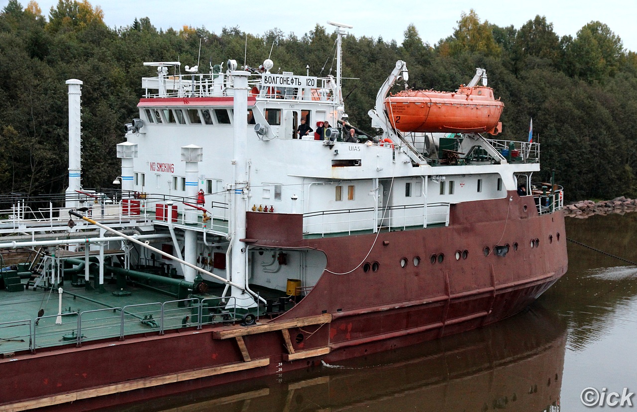 Волгонефть-120. Vessel superstructures