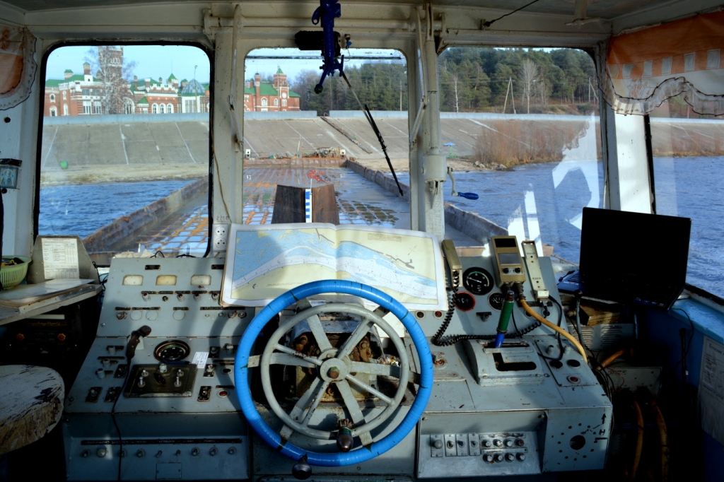 БТТ-28. Wheelhouses, Control panels