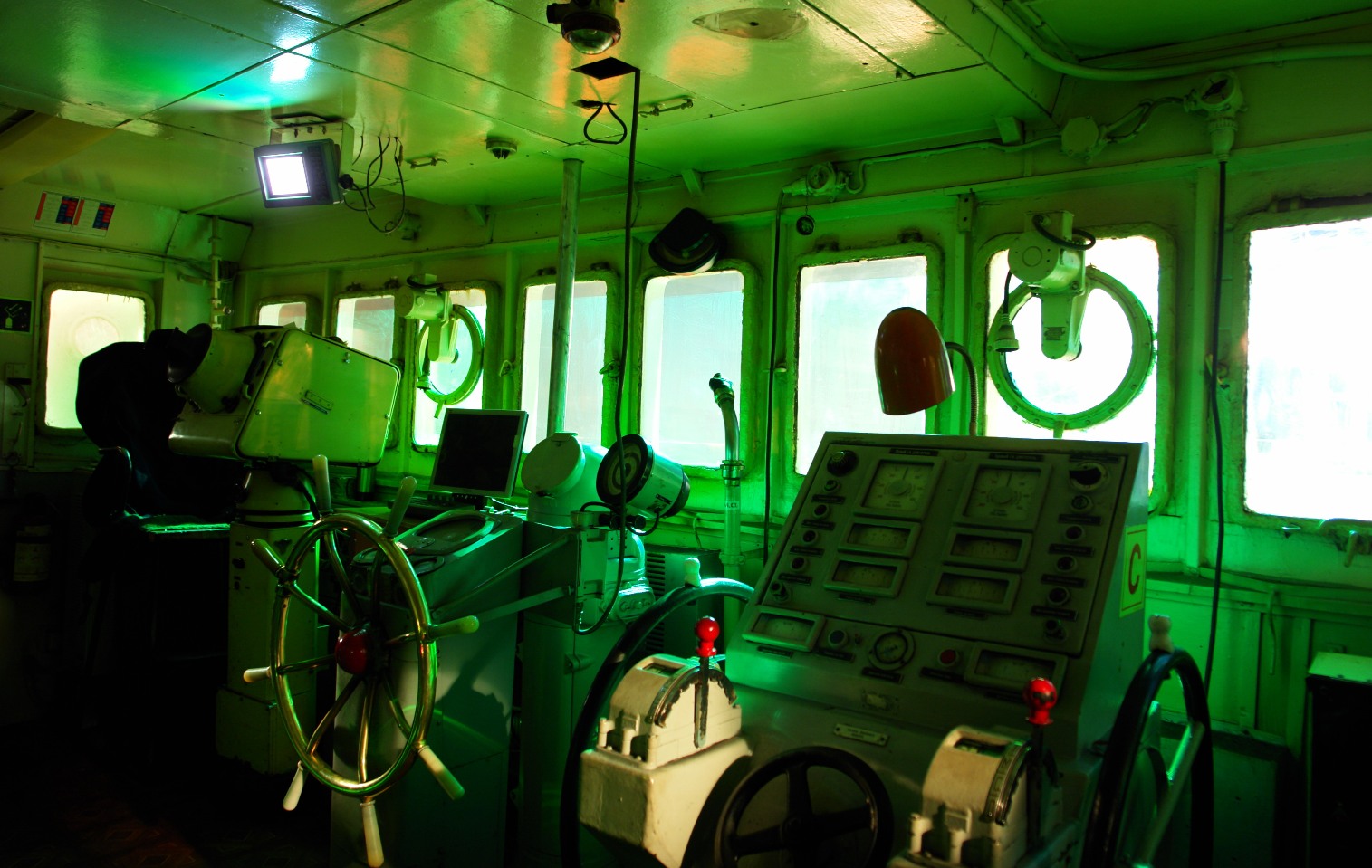 Днепр. Wheelhouses, Control panels