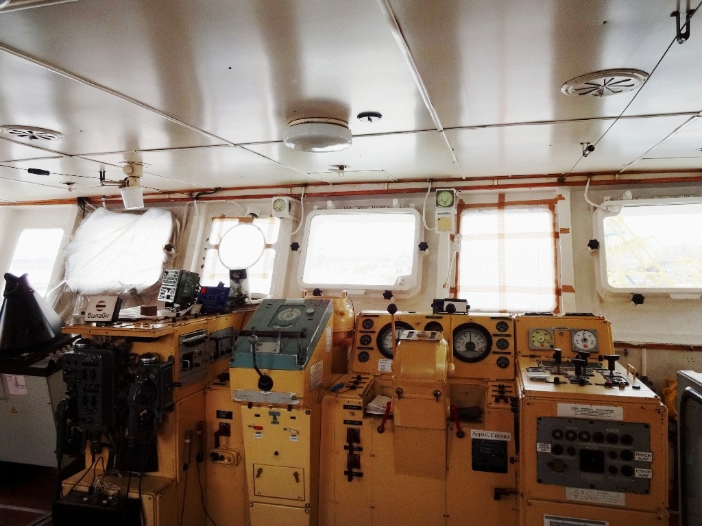 Волгонефть-259. Wheelhouses, Control panels