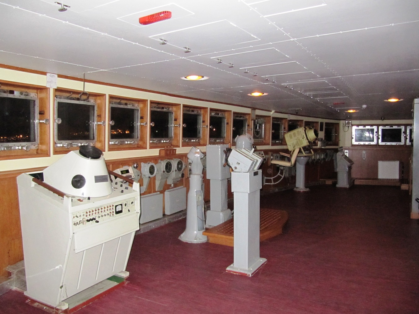 Красин. Wheelhouses, Control panels