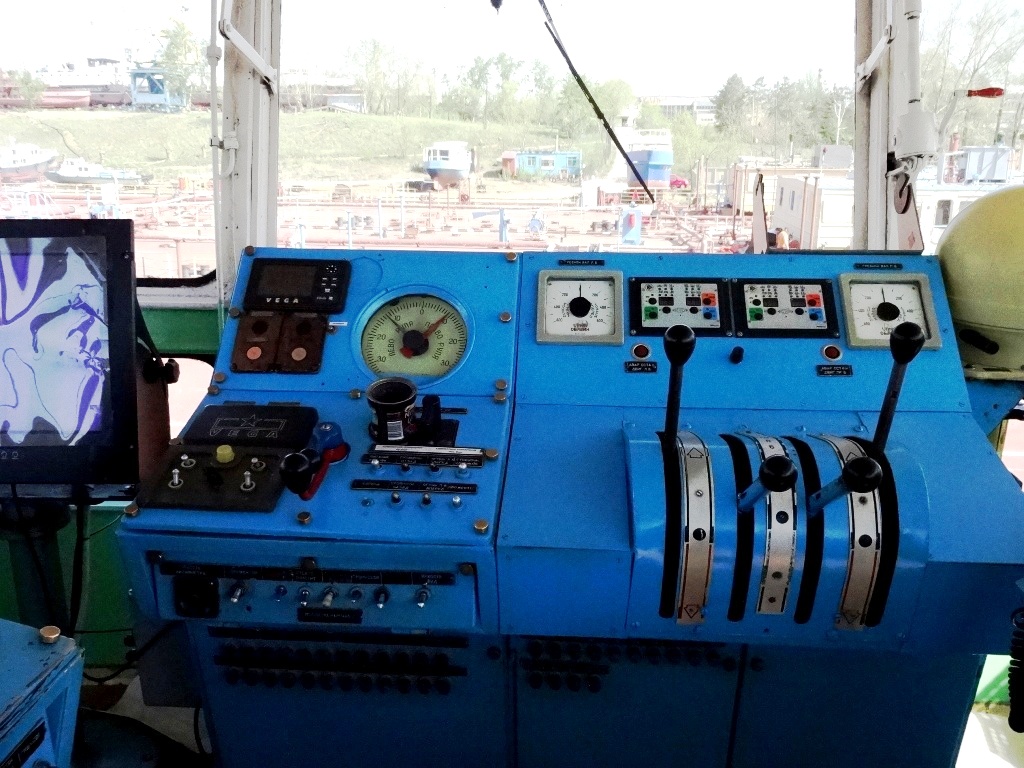 Урал-14. Wheelhouses, Control panels