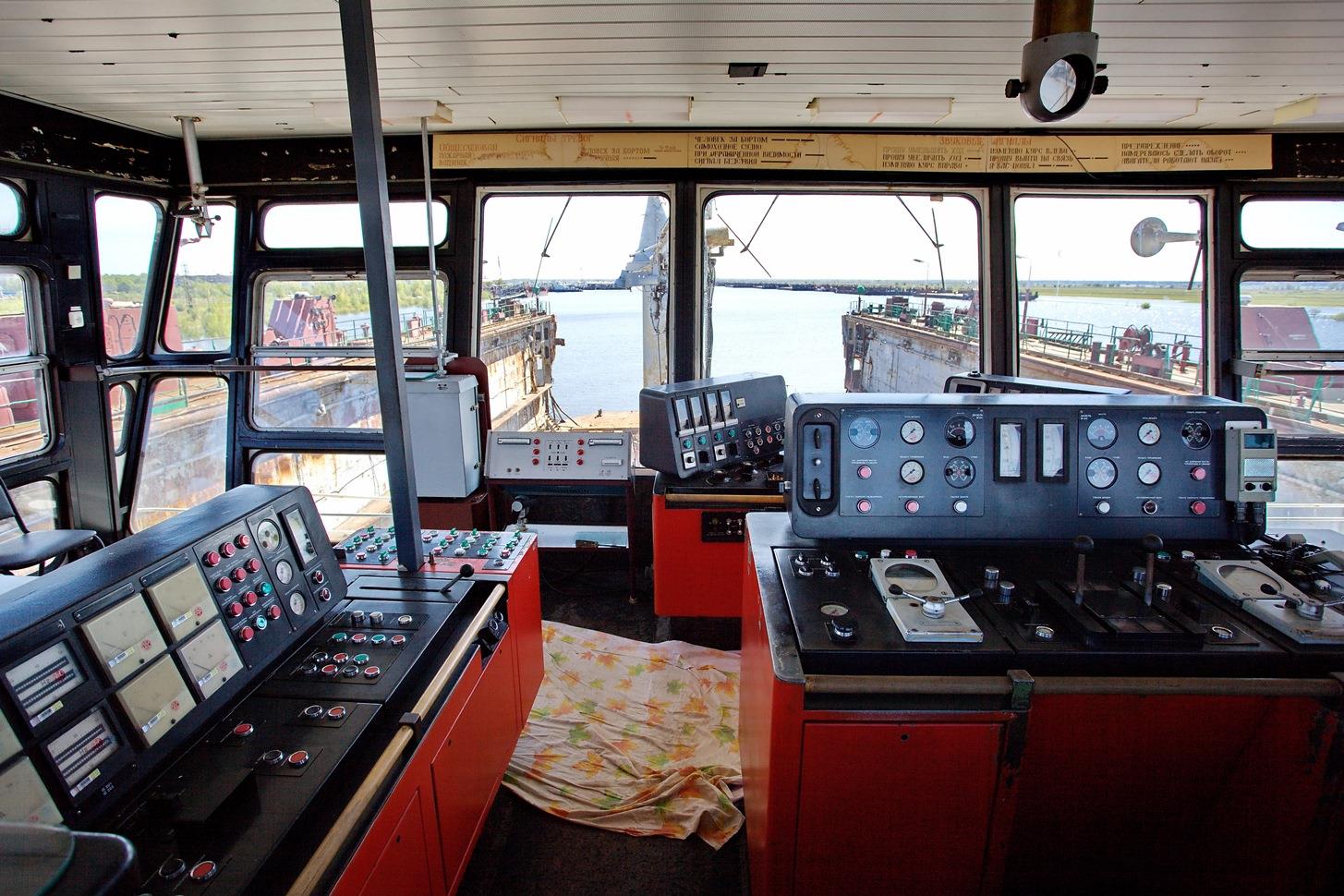 Надым. Wheelhouses, Control panels