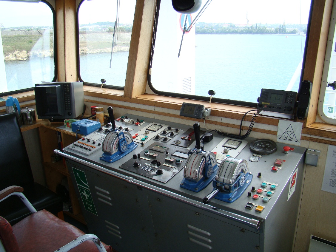 Адмiрал Лазарєв. Wheelhouses, Control panels