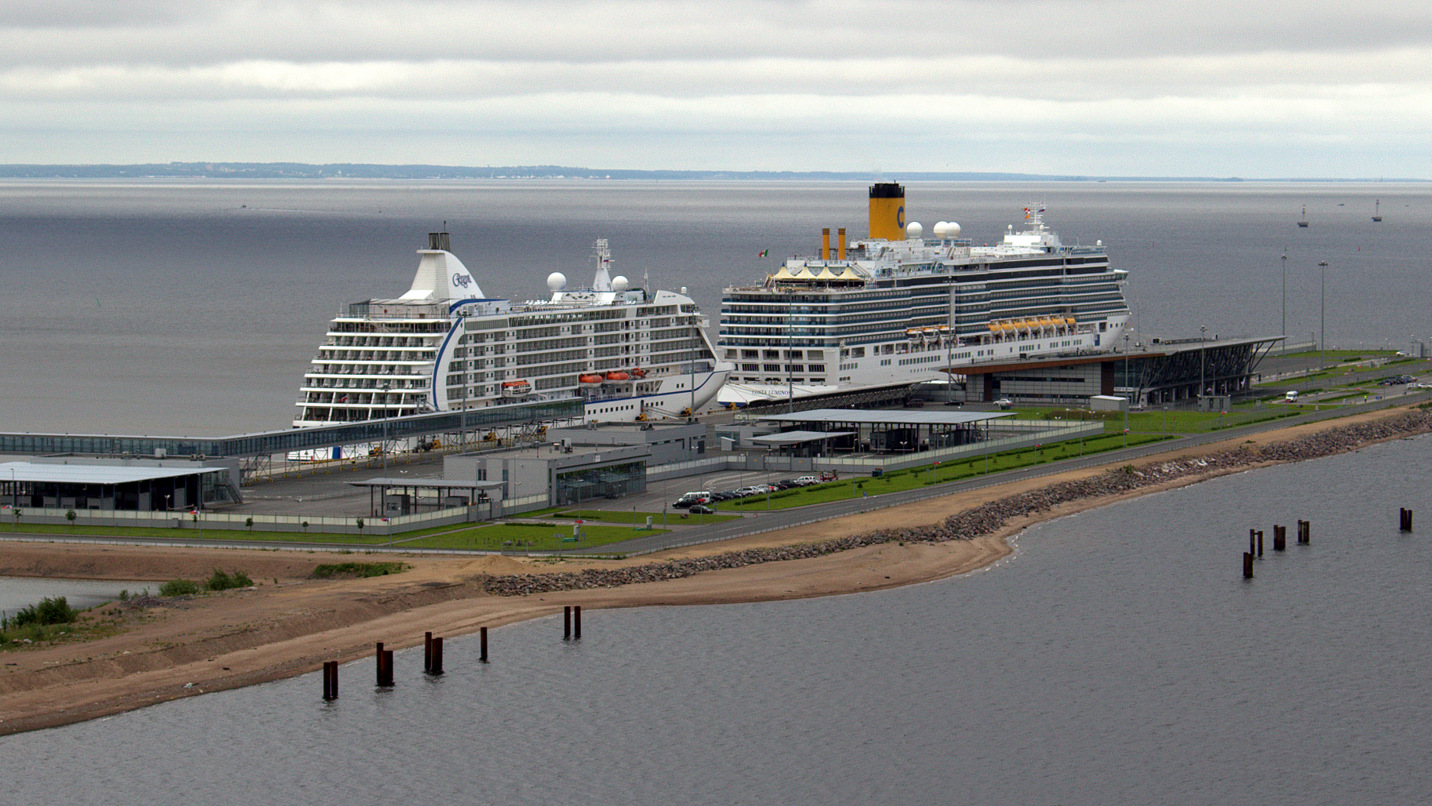 Seven Seas Voyager, Costa Luminosa. Санкт-Петербург