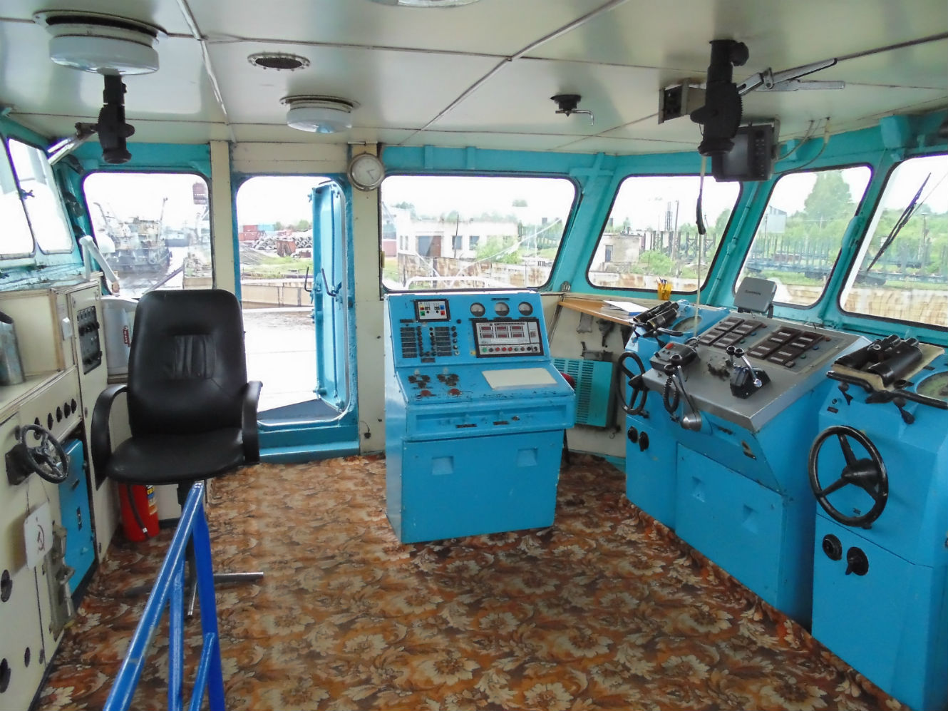 РТ-655. Wheelhouses, Control panels