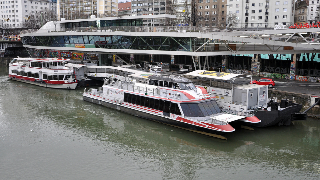 Blue Danube, Twin City Liner. Неопознанные суда