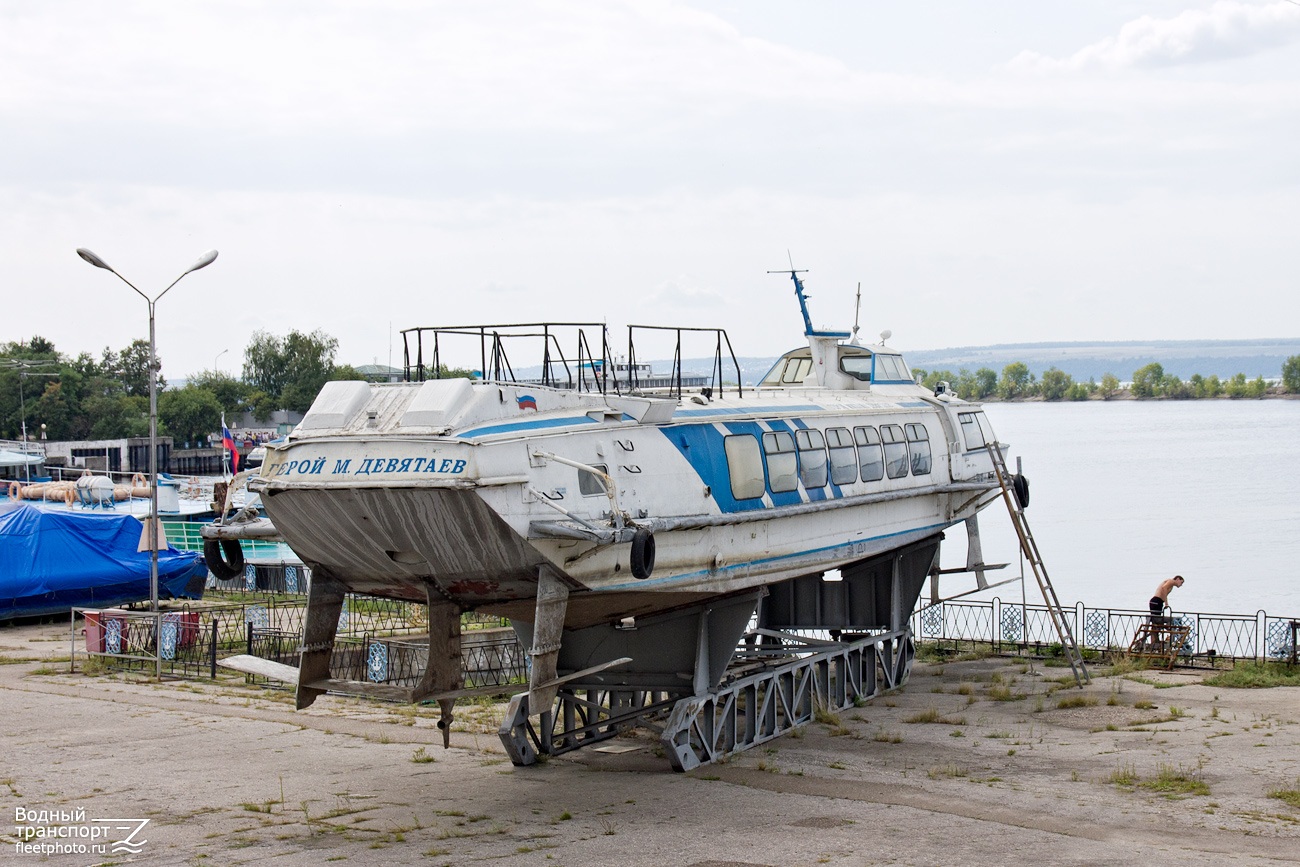 Герой Михаил Девятаев