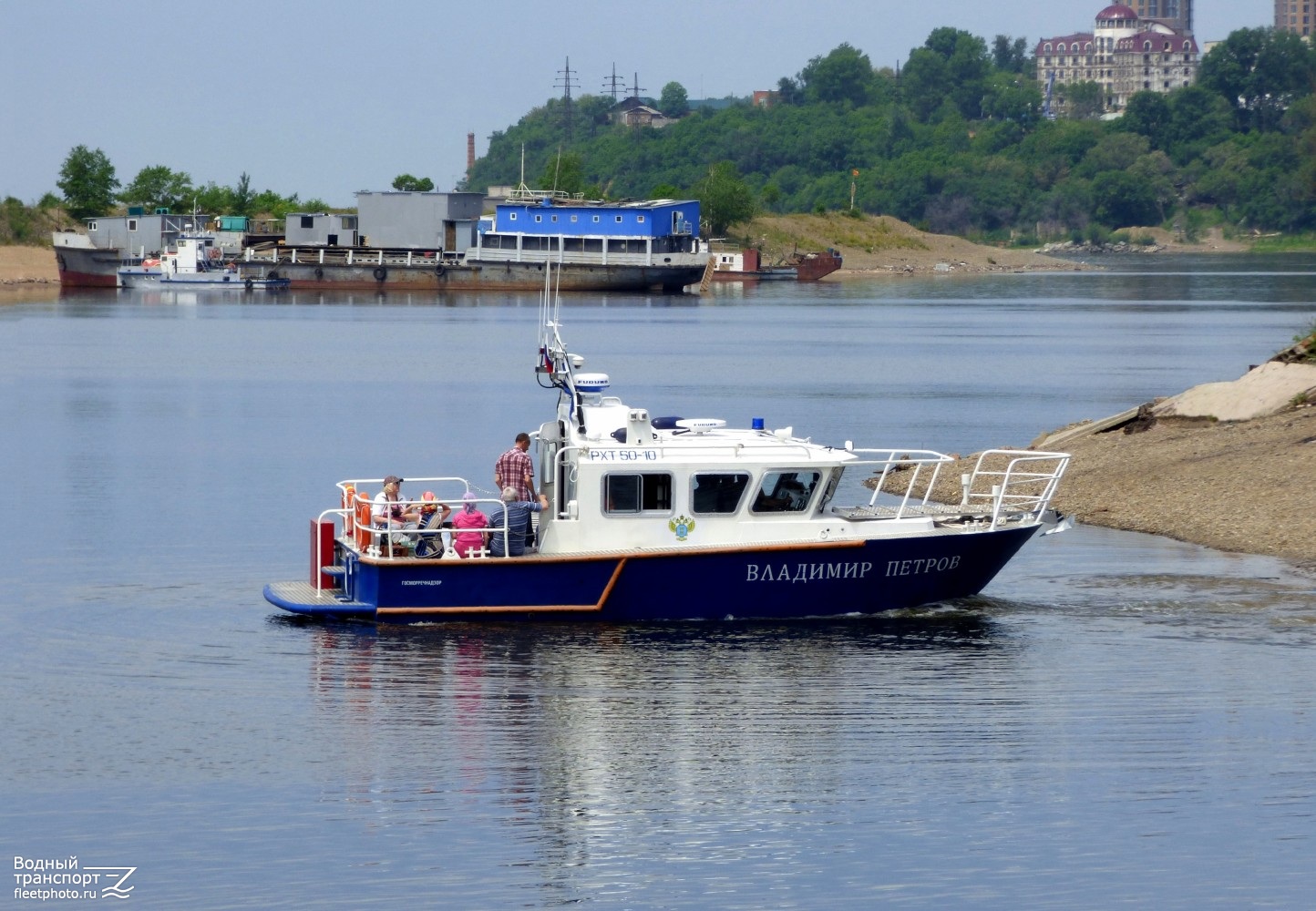 Владимир Петров