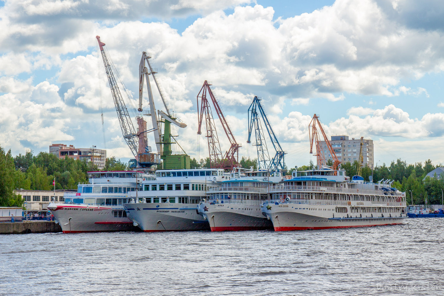 Максим Горький, Владимир Маяковский, Урал, Н.В. Гоголь