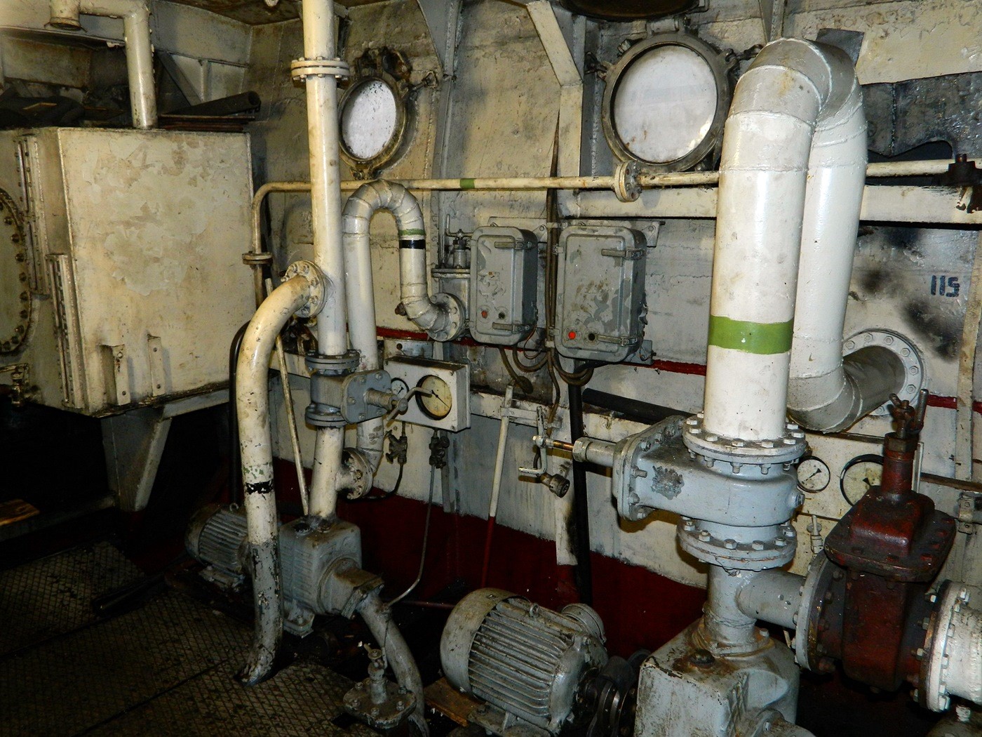 Ока-10. Engine Rooms