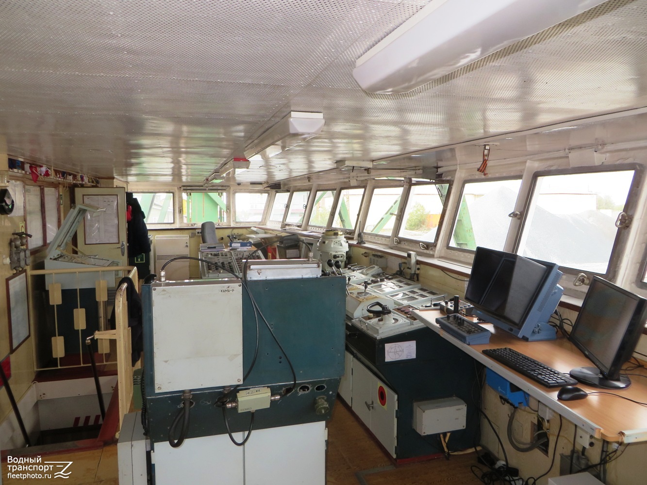 Брусно. Wheelhouses, Control panels