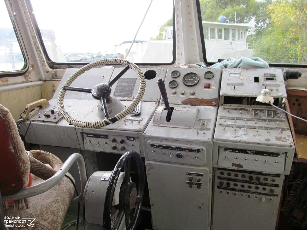 Р 25-28 МС. Wheelhouses, Control panels