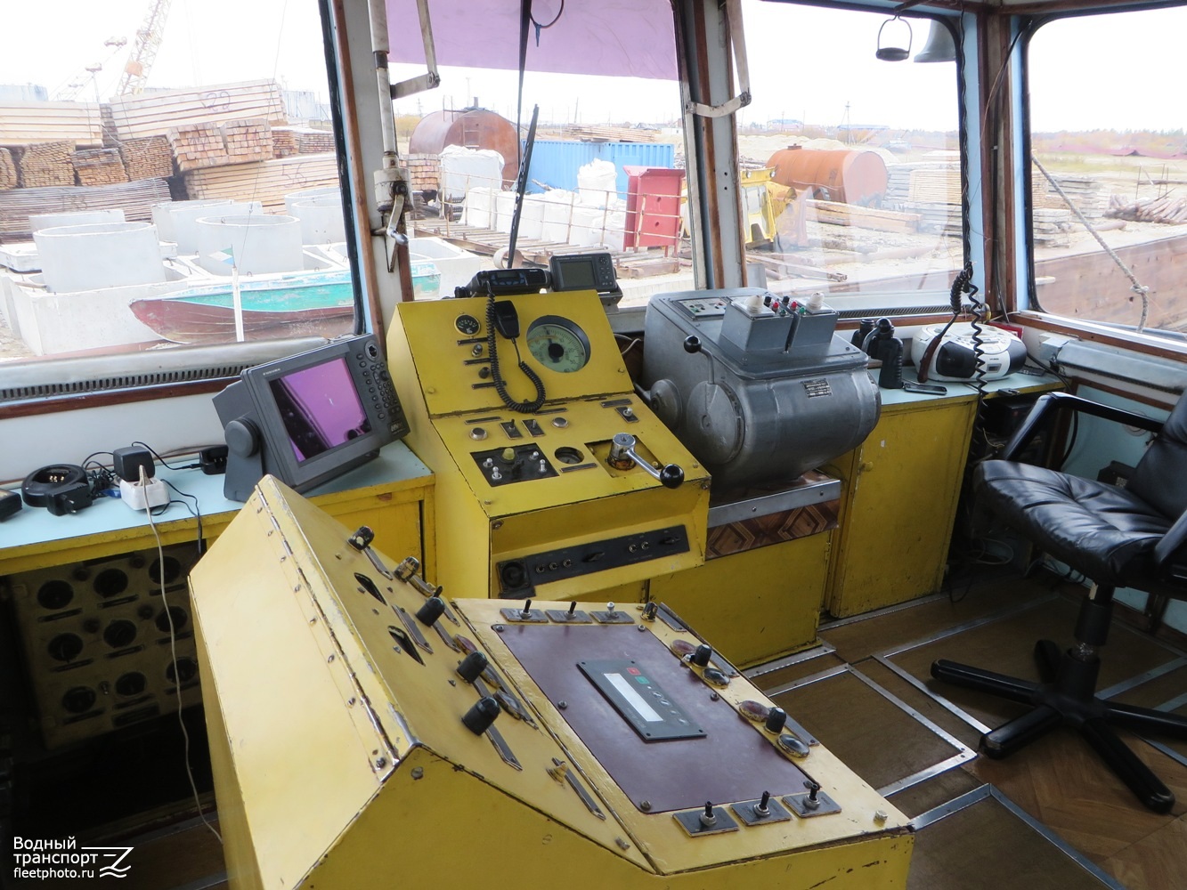 БТТ-311. Wheelhouses, Control panels