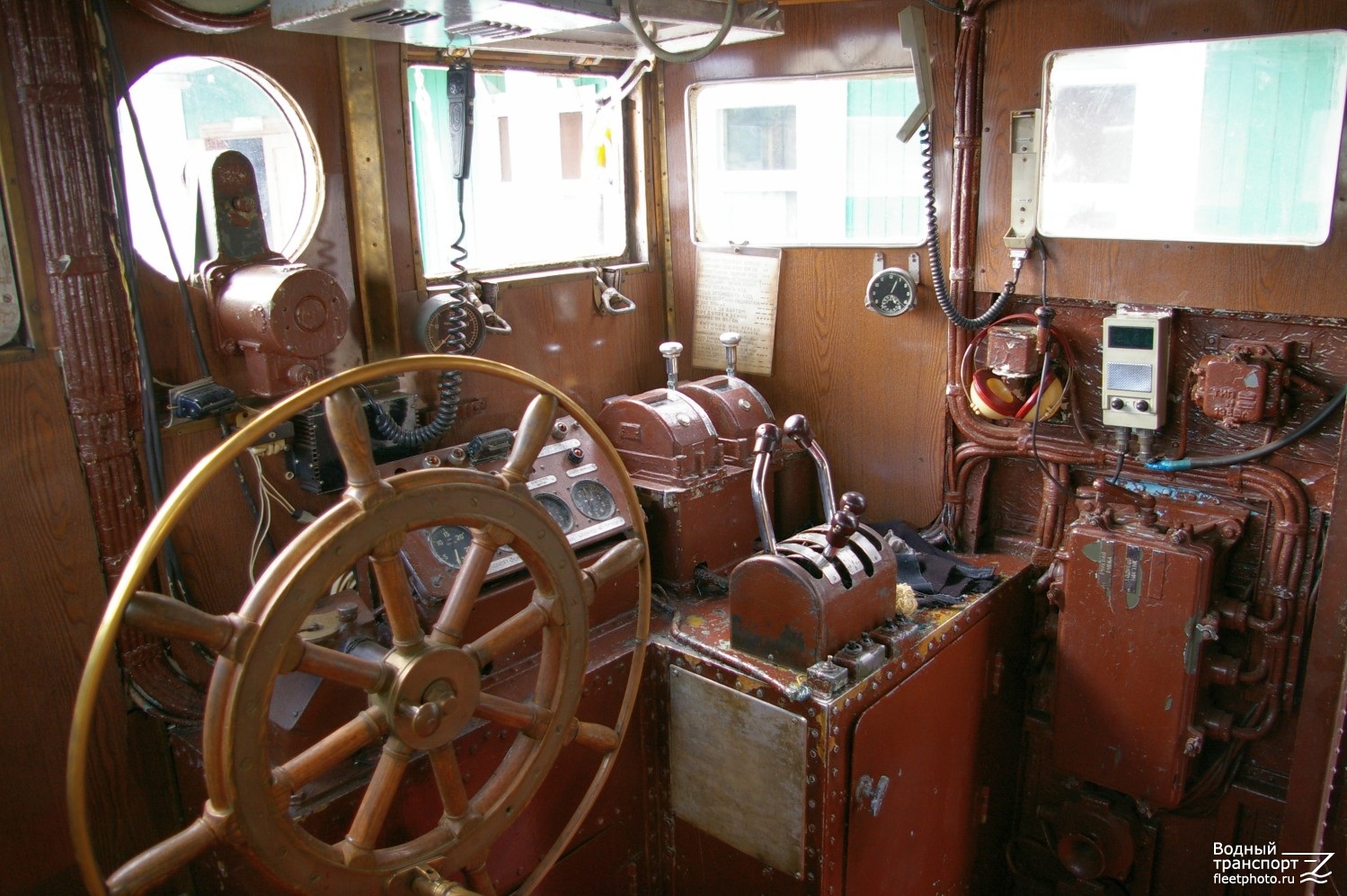 Смелый. Wheelhouses, Control panels