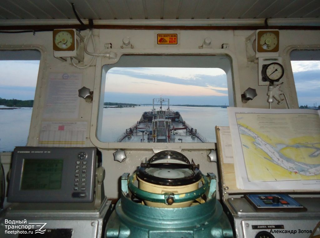 Волгонефть-264. Wheelhouses, Control panels, View from wheelhouses and bridge wings