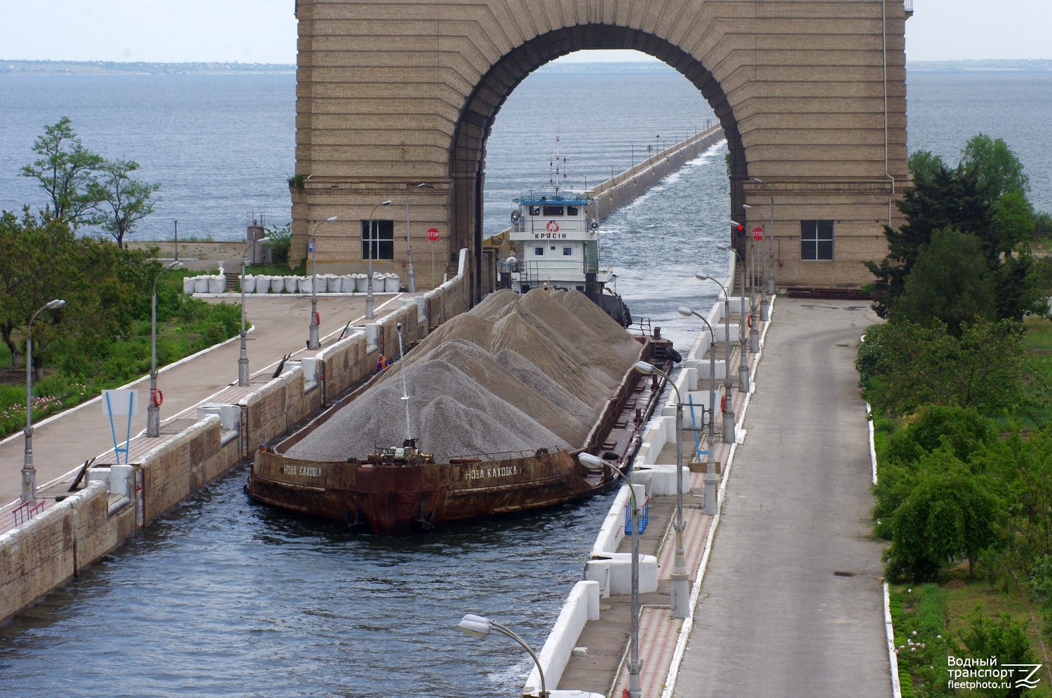 Новая Каховка, Красiн