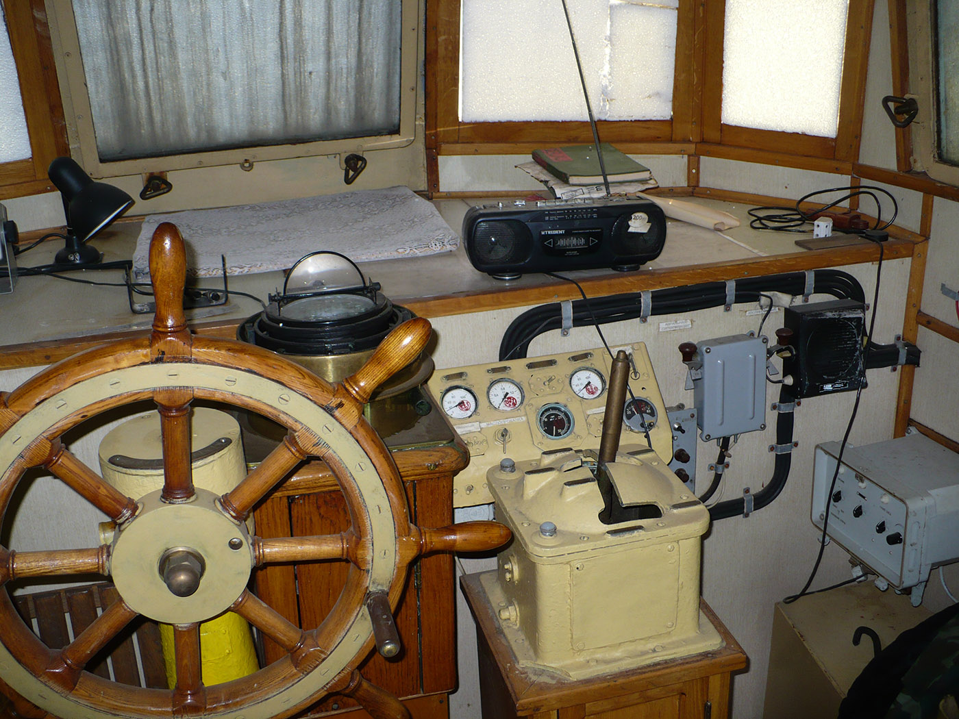 Ленинец. Wheelhouses, Control panels