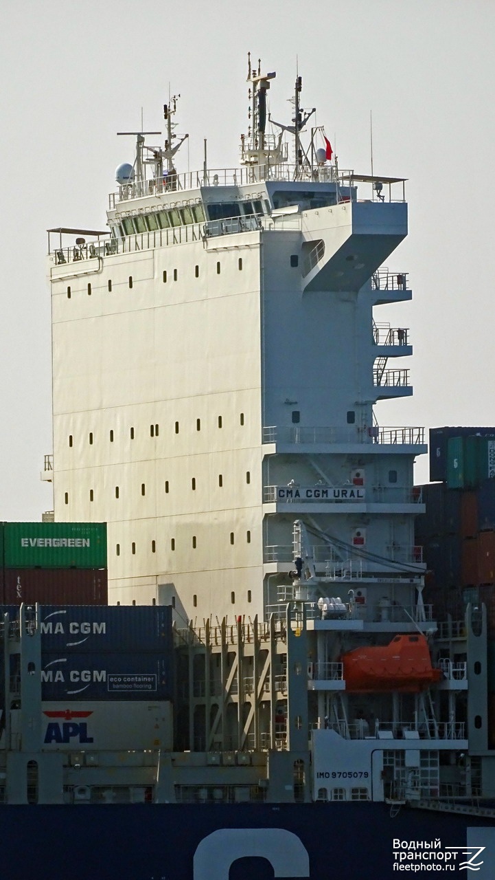 CMA CGM Ural. Надстройки