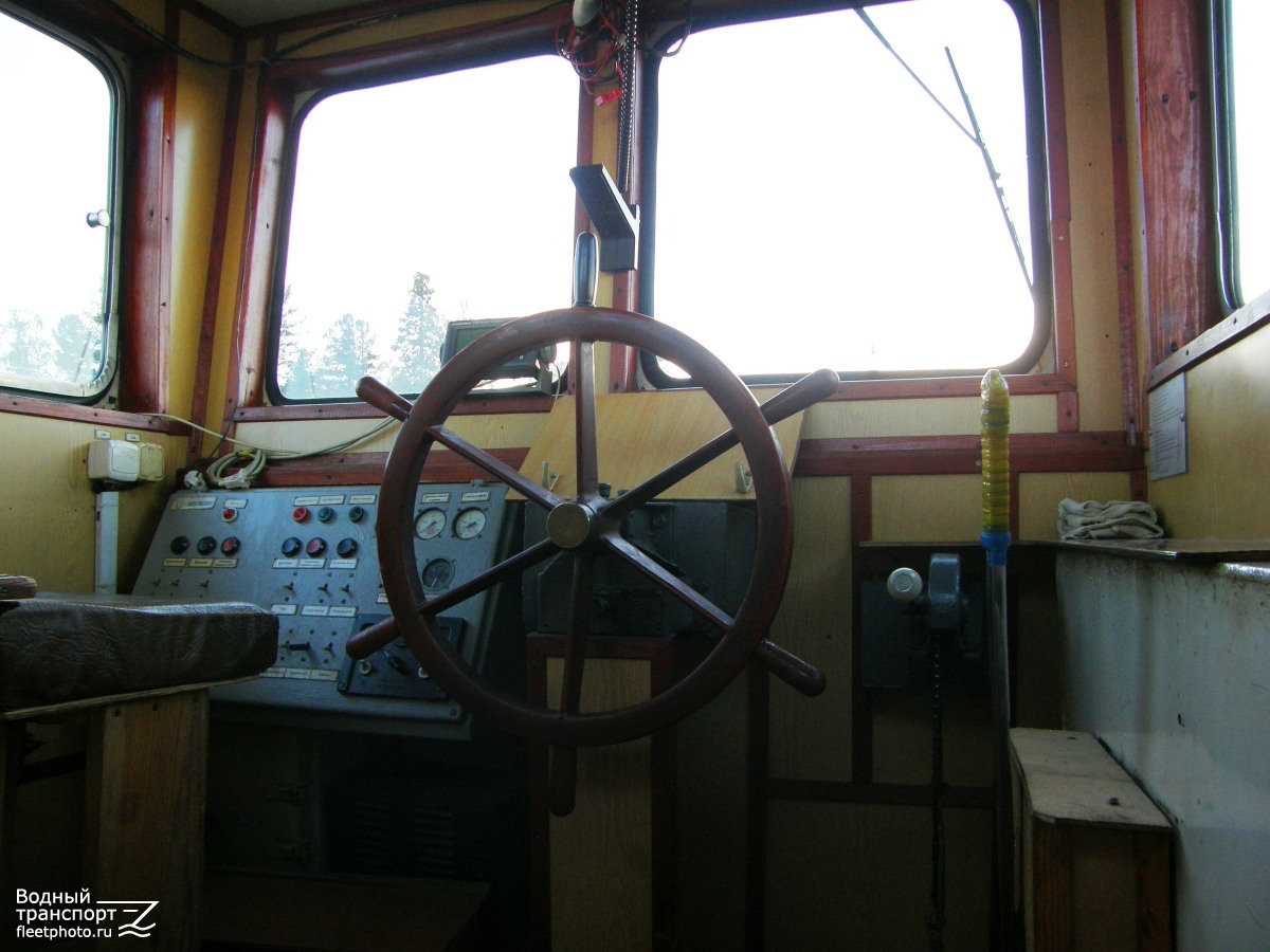 БТ-190. Wheelhouses, Control panels