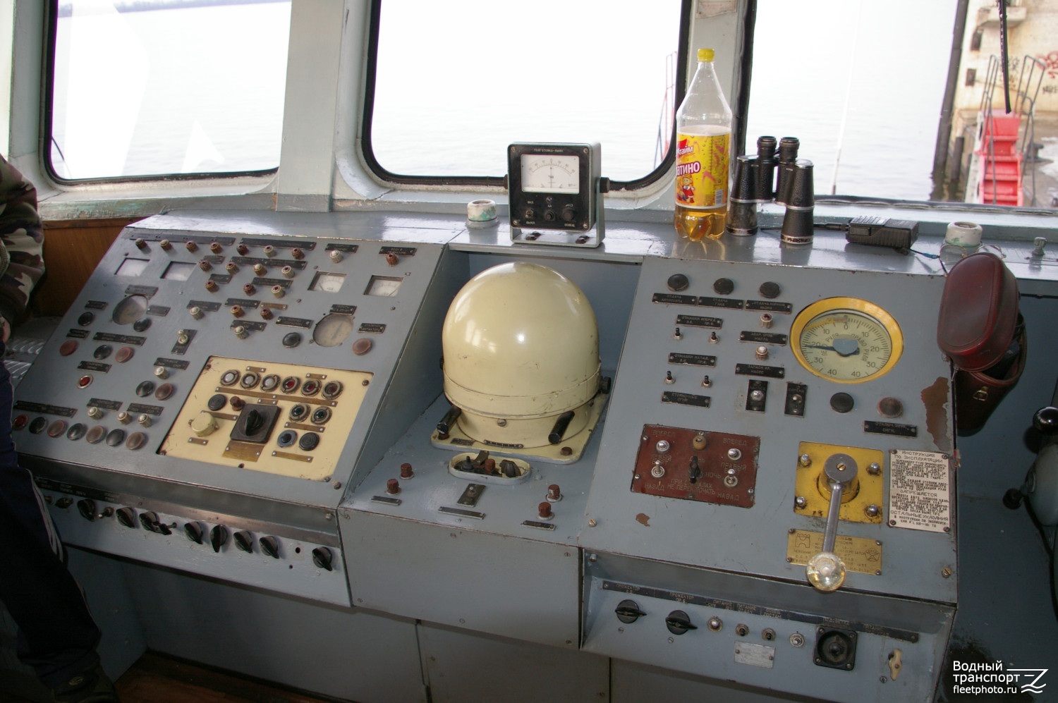 Портовый-13. Wheelhouses, Control panels