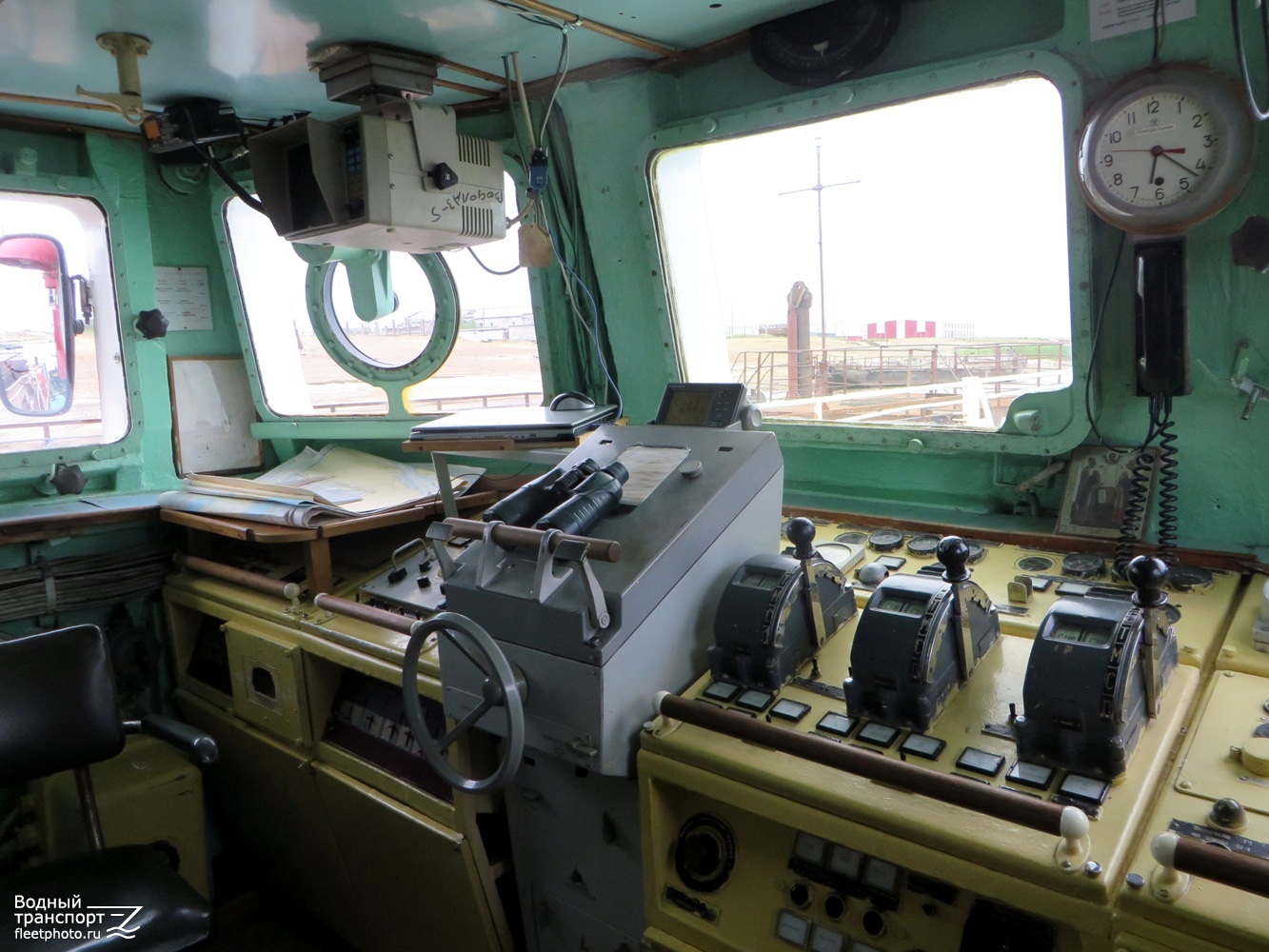 Метель. Wheelhouses, Control panels