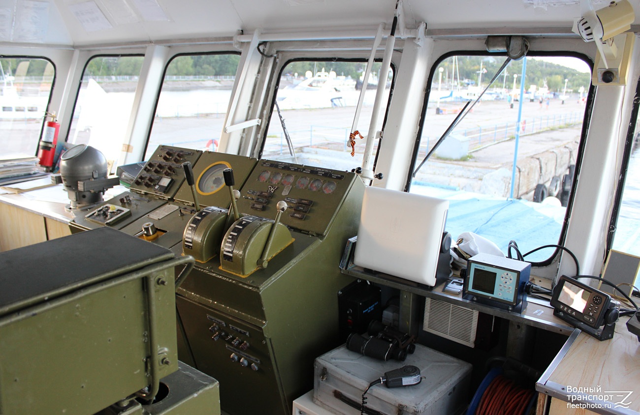 Московский-20. Wheelhouses, Control panels