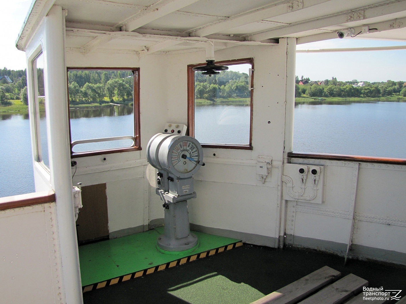 Космонавт Гагарин. View from wheelhouses and bridge wings