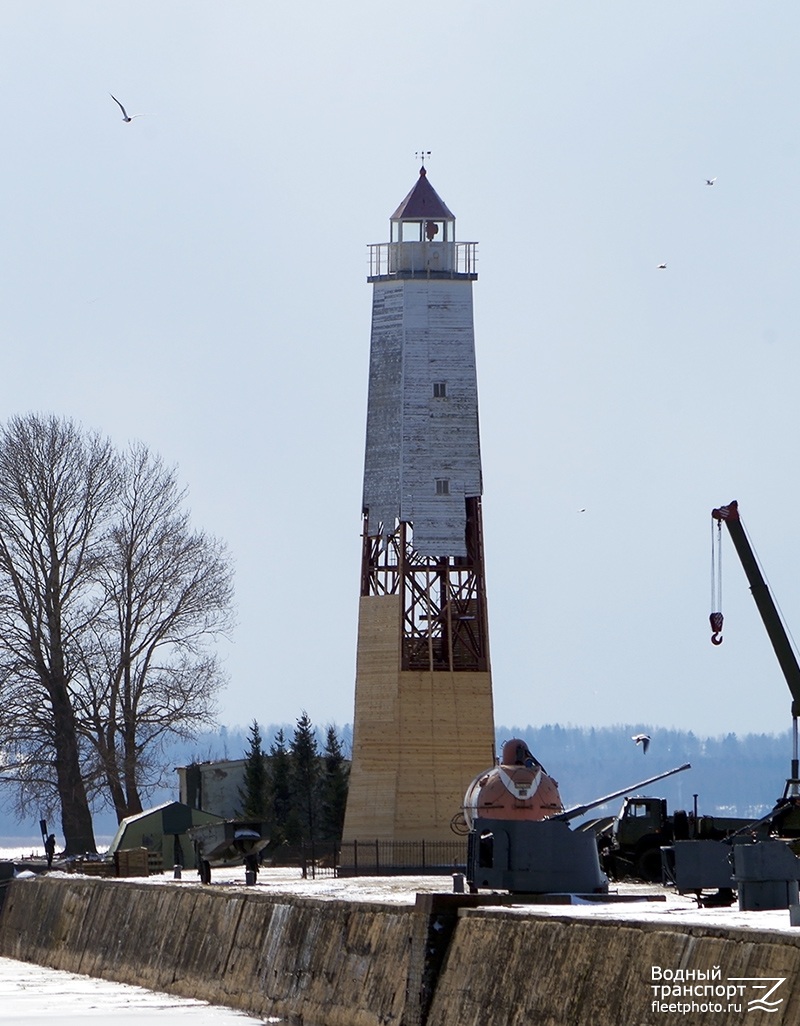 Кронштадт, Lighthouses