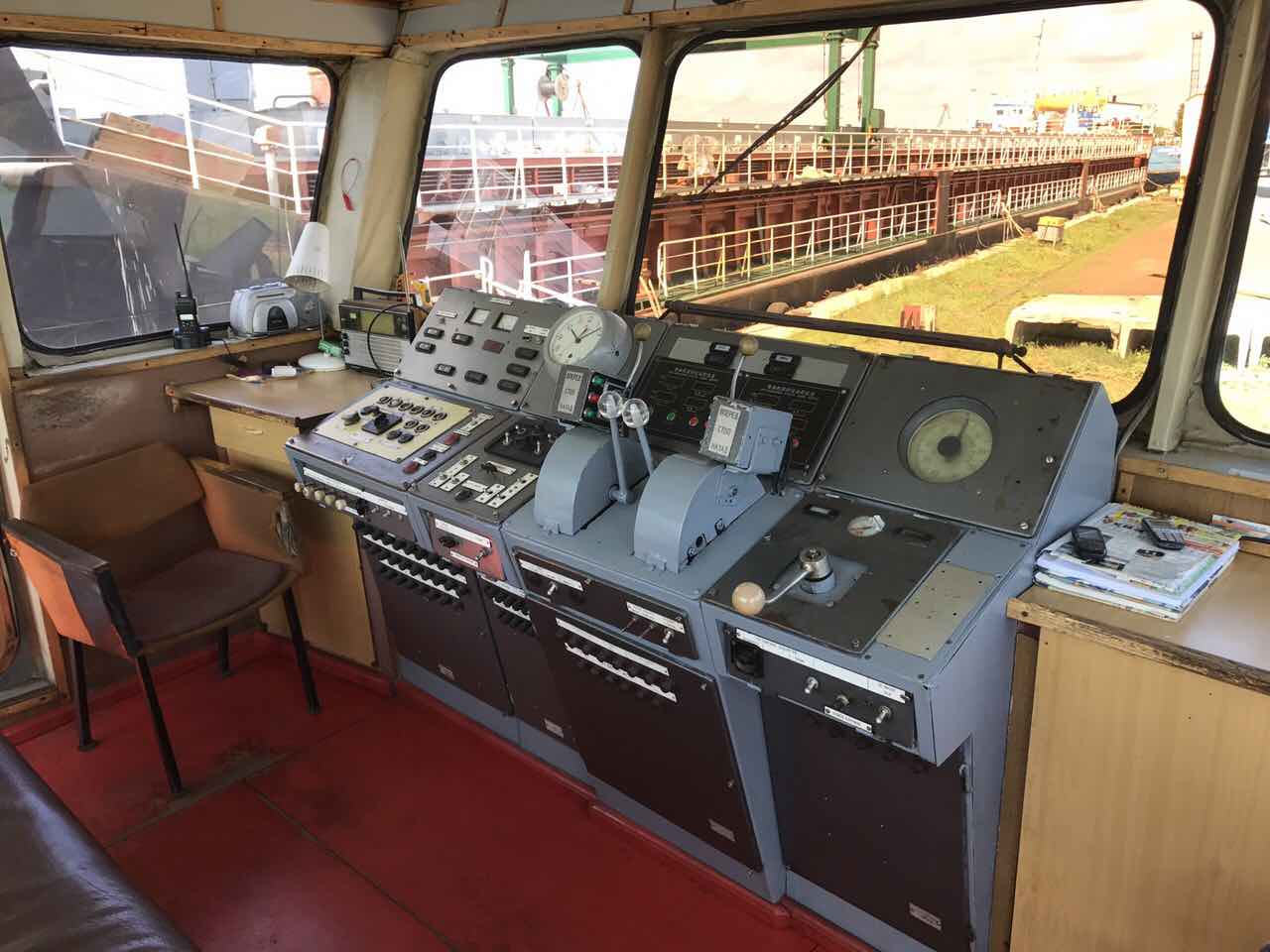 Рейдовый-22. Wheelhouses, Control panels