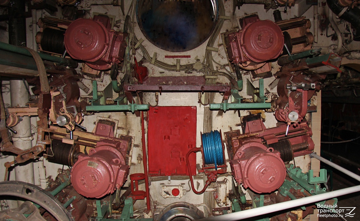 Б-307. Internal compartments